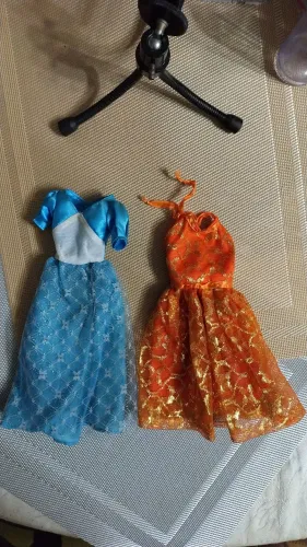 Vestidos para boneca em artesanato estilo Barbie e Susie 23 cm