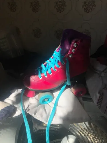 Patins Roller Rosa com Cadarço Azul
