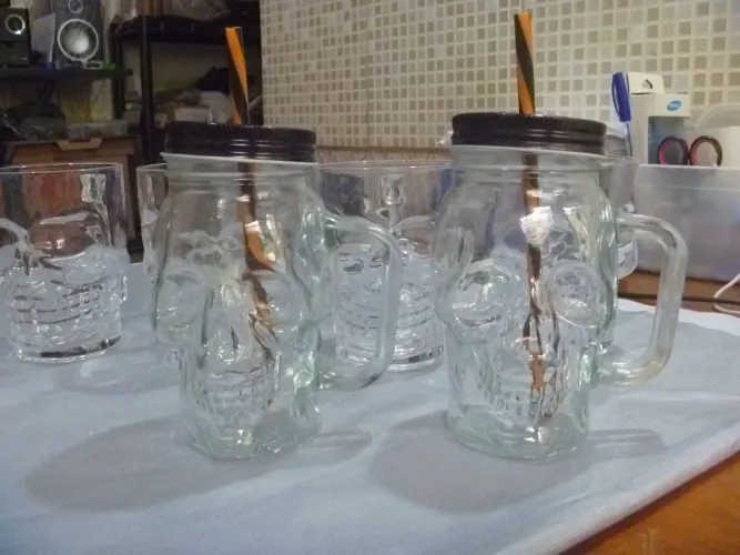 Canecas em Vidro Caveira (Novas) 5 Peças