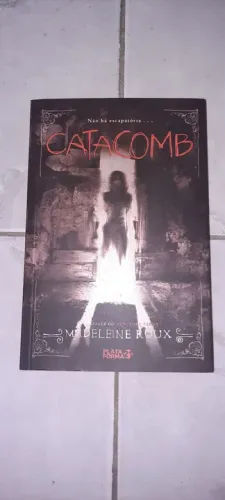 Livro Catacomb Madeleine Roux