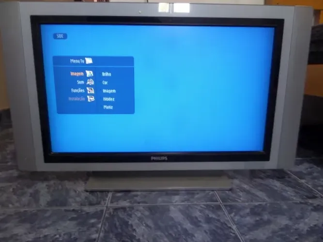 Televisão philips 32 polegadas lcd em ótimo estado