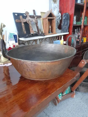 Antigo tacho de cobre