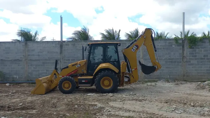 Alugo Retroescavadeira hora /diária/ mensal 