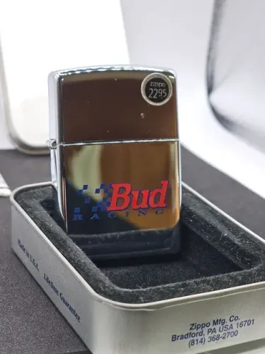 Isqueiro Zippo lançado 1996 decorado com o logo da Budweiser Racing
