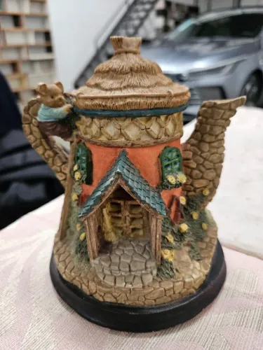 Casinha decorativa em resina pintada à mão, estilo rústico/fantasia, 17 cm, excelente esta