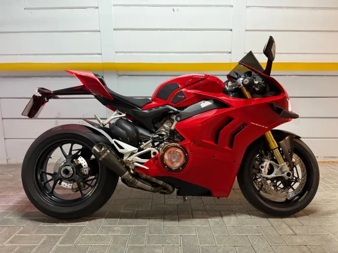 Ducati Panigale V4s 2021
