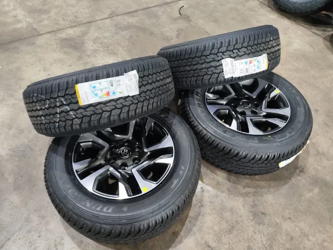 JOGO RODA ARO 18 ORIGINAL TOYOTA HILUX SW4 DIAMOND/PLATINUM C/ PNEU ZERO DUNLOP