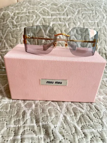 MIU MIU ÓCULOS DE SOL 