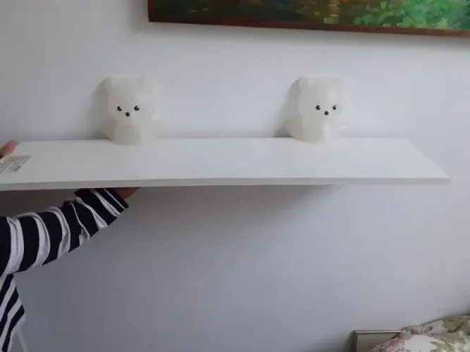 Prateleira com suporte de ursinho para a parede