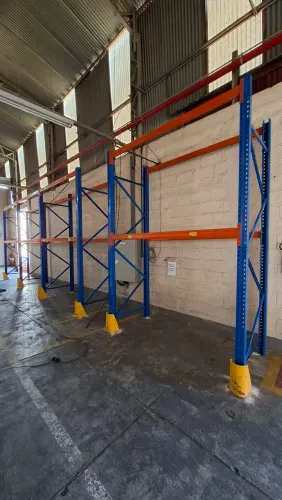 Prateleiras de Armazenagem Industrial