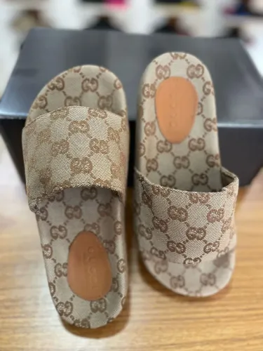 Sandálias GUCCI LINHA PREMIUM SEMPRE ENTREGANDO UMA QUALIDADE IMPERMEÁVEL