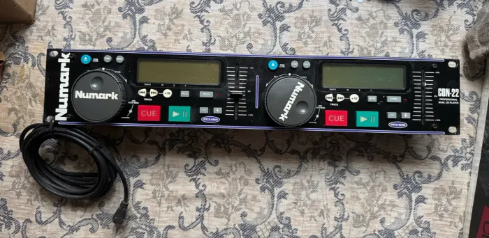 CD Numark CDN 22 - Com defeito nas unidades oticas