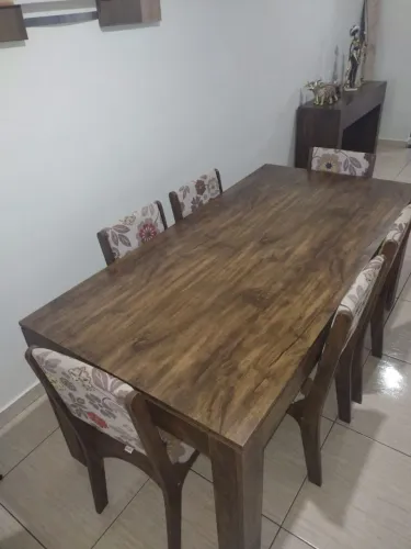 Mesa com 6 cadeiras 