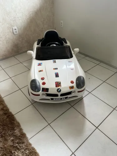 Carrinho Elétrico Infantil BMW Z8 - Diversão Garantida!