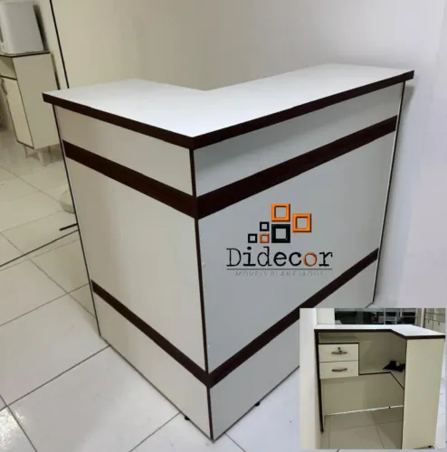 Balcão em L com 2 gavetas e chaves