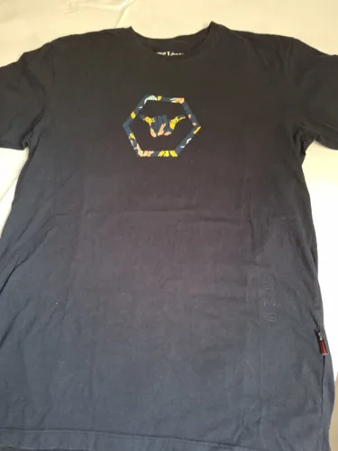 CAMISETA HANG LOOSE - PRETA - TAMANHO P - USADA EM ÓTIMO ESTADO