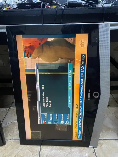 Tv Samsung analógica lcd 32 polegadas (com detalhe na imagem)