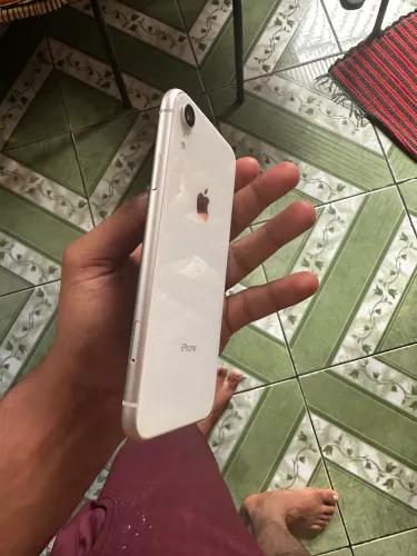 iPhone XR branco 128gb