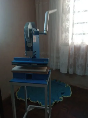 Vendo uma máquina de fazer chinelo