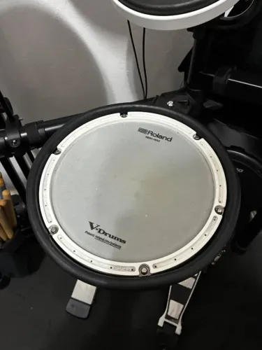 Bateria Eleltronica Roland com caixa Mesh Head e Bumbo mecânico