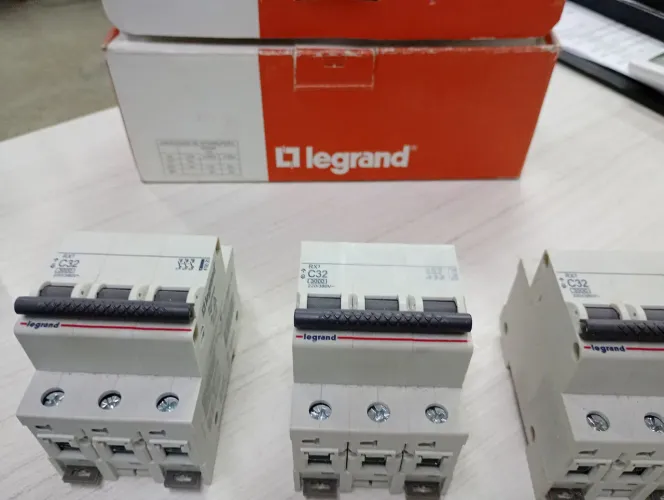 Disjuntor tripolar 32Amp curva C 