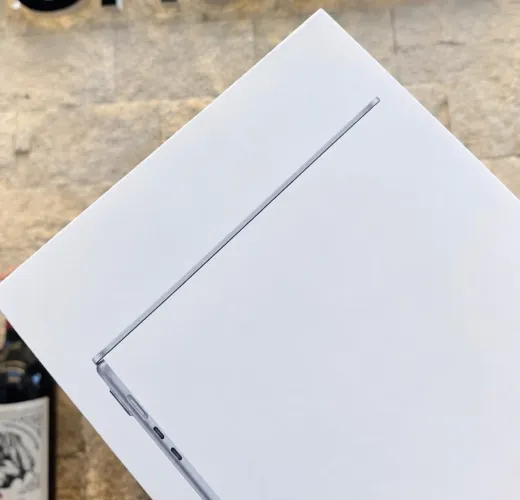 MACBOOK AIR M5 16 RAM 1TB LACRADO