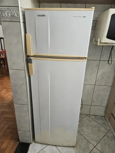 Geladeira Esmaltec 250 litros
