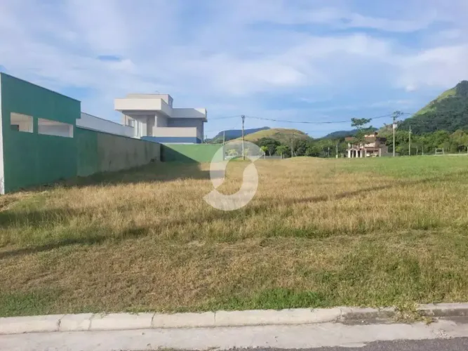 Terreno plano com 372 m² no Alphaville Maricá em Inoã - Maricá - RJ