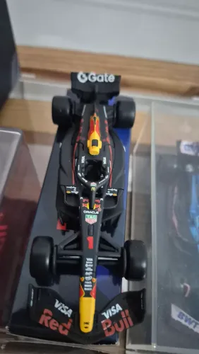 Vendo conjunto c/3 miniaturas da Fórmula 1