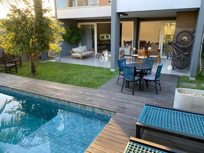 Casa no Condomínio Caledônia, suíte + 2 demi, 4v garagem + Piscina + energia solar
