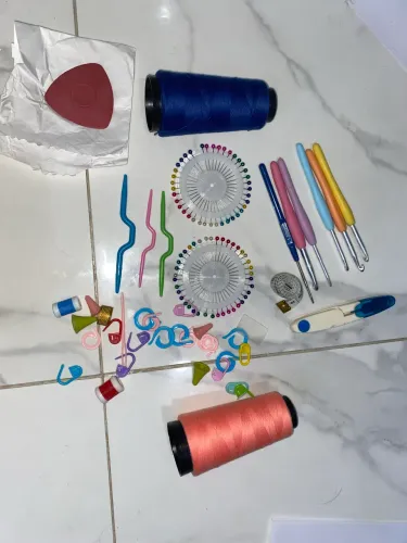 Kit agulha trico + linhas + alfinete e etc