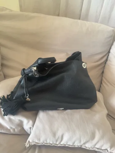 Bolsa de couro da marca Arezzo preta