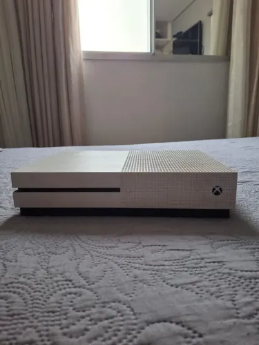 XBOX ONE S 1TB USADO, DOIS CONTROLES ORIGINAIS