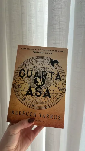 Livro Quarta Asa Novo