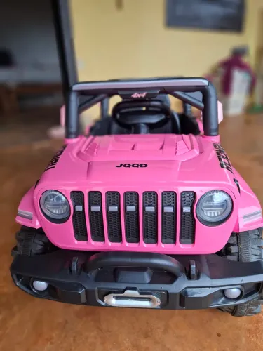 Mini Jipe Infantil Elétrico c/ Controle Off Road 12v Beezee Cor Rosa Carregador 110/220v