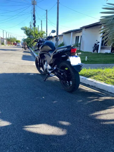 CB 300 preta