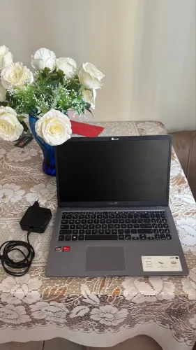 Vendo Notebook Asus AMD Ryzen 5 
