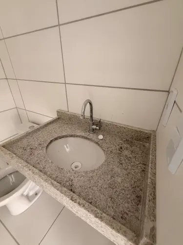 BANCADA EM GRANITO COM CUBA CELITE E TORNEIRA DECA
