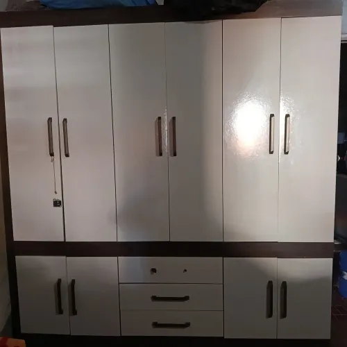 Guarda Roupa 6 portas (Obs: para quem é Carpinteiro, pois está abrindo atrás).