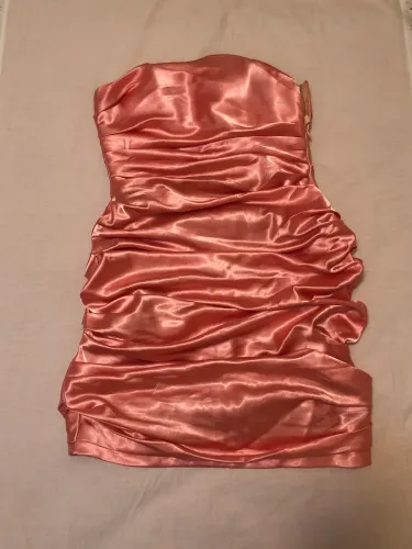 Vestido tomara que caia curto