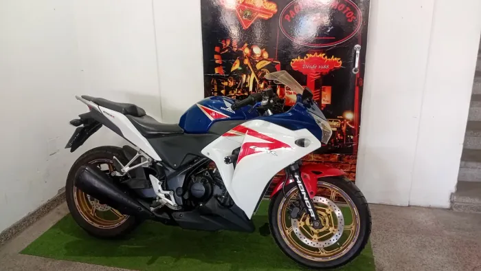 HONDA   CBX 250R.  15.900