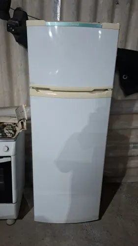 VENDO GELADEIRA CONSUL DUPLEX ORIGINAL POR APENAS 780 REAIS EM V.R.ENTREGA GRÁTIS