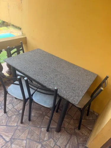 Mesa De Granito Com 4 Cadeiras De Ferro (Ideal Para Cozinha Ou Varanda)