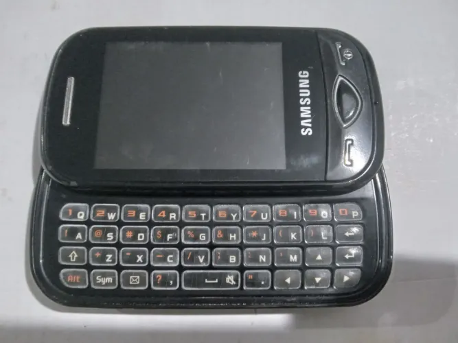 Celular samsung scrapy touch-screen GT-B3410 usado.