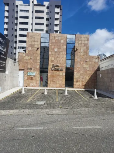 Prédio Comercial Próximo Café Viriato