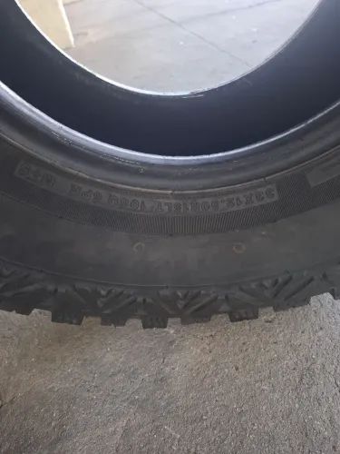 Pneus 33 X 12,5 aro 15