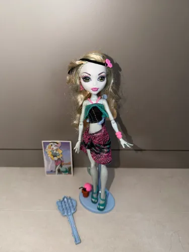 Boneca Lagoona Blue Skull Shores - Monster High G1
