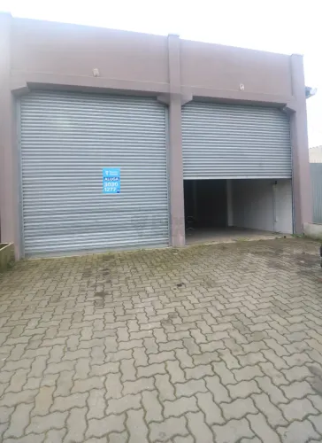 Prédio Comercial no Fragata - Amplo Pavilhão com Pátio para Mais de 10 Veículos