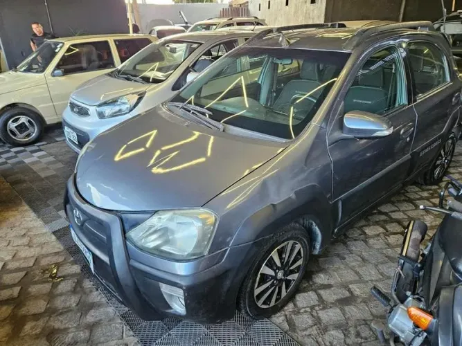 Toyota Etios Cross 1.5 Flex 16V 5P Mec. 2014