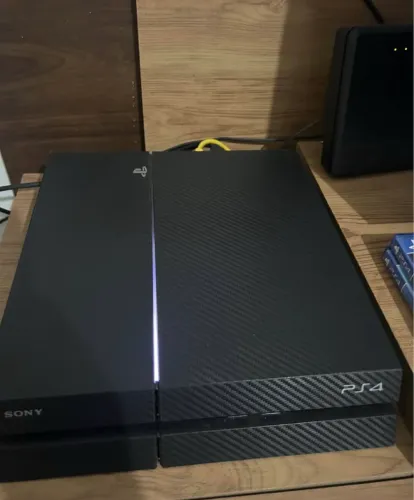 PlayStation 4 FAT 500GB + 2 Controles + 2 Jogos